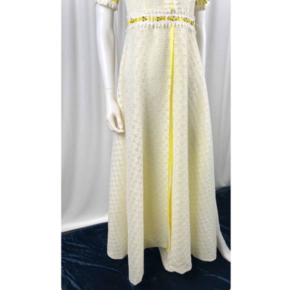 Vintage 1960’s Eyelet Floral Lace Maxi Dress in White + Yellow • Gown - XS/S - Picture 4 of 9